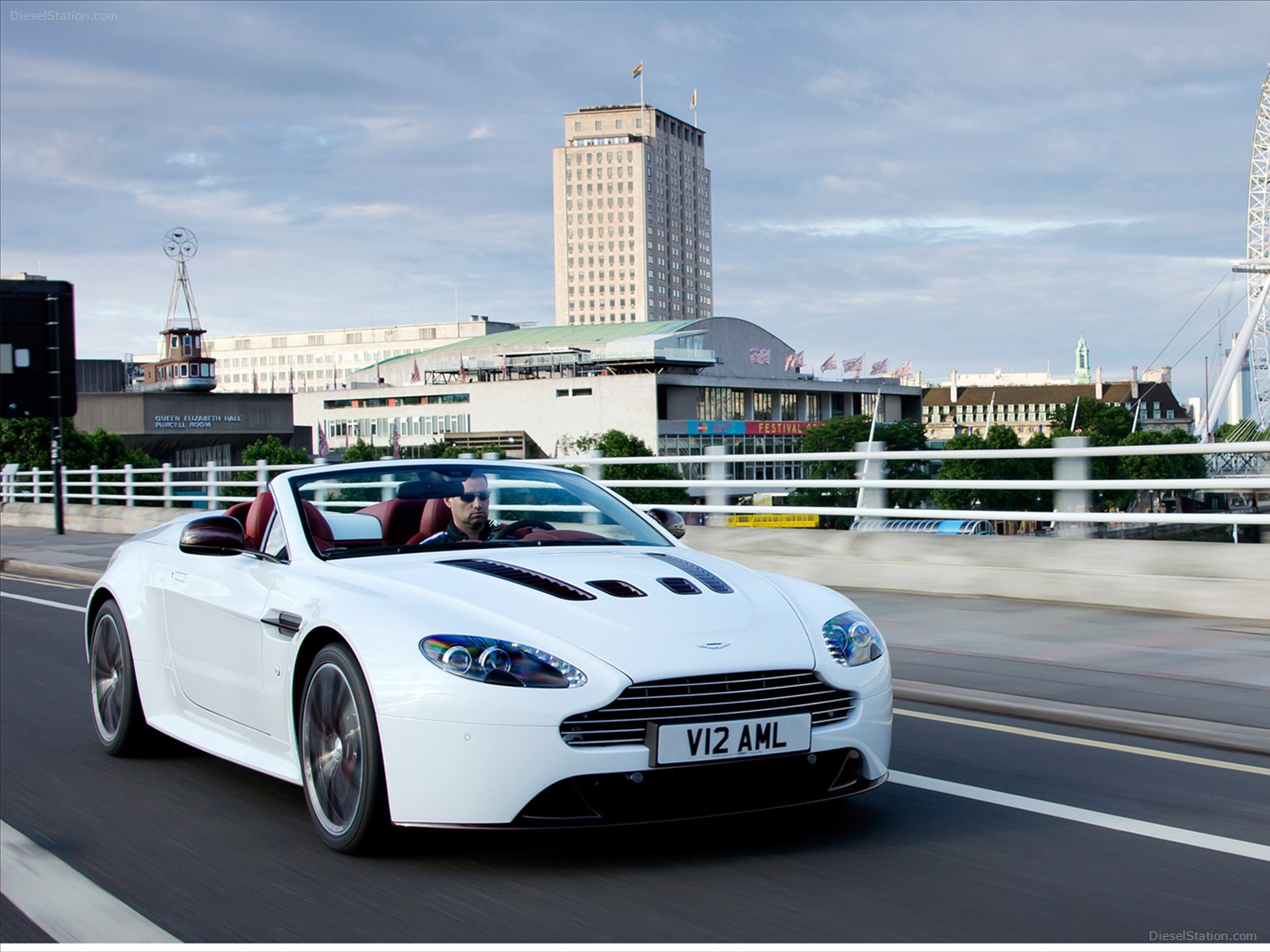 Aston Martin V12 Vantage Roadster 2013